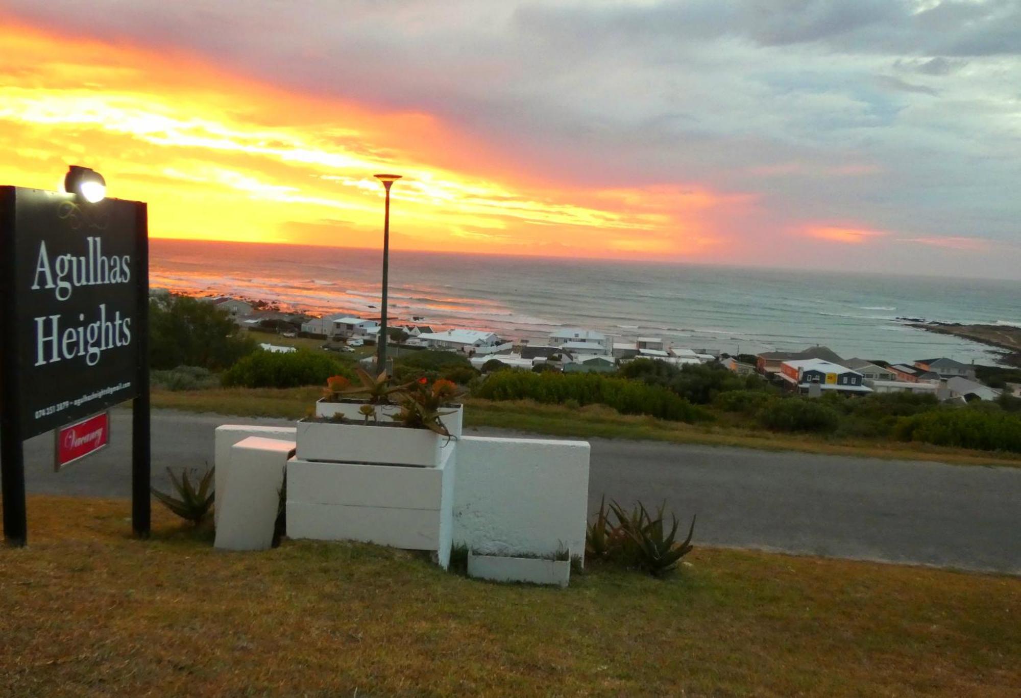 Agulhas Heights Self-Catering Cottages Exterior foto